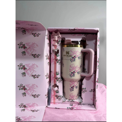 Stanley x LoveShackFancy FlowstateQuencher 40oz Tumbler   New