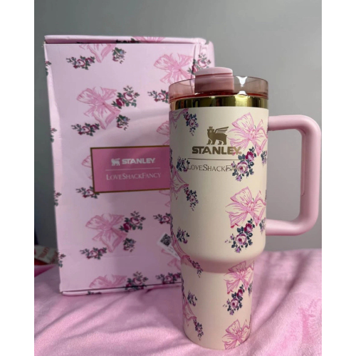 Stanley x LoveShackFancy FlowstateQuencher 40oz Tumbler   New