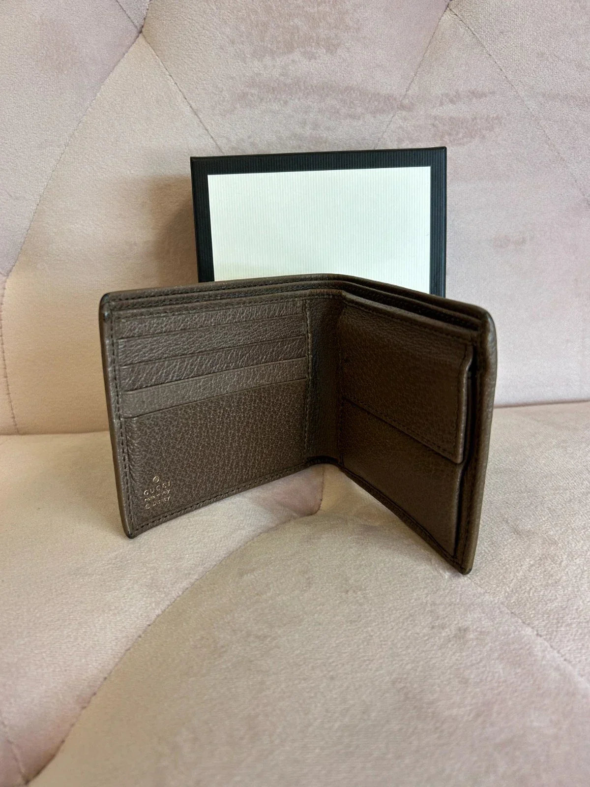 Gucci x Disney GG Supreme Donald Duck Billfold Wallet – Luxury Designer Leather Wallet for Men